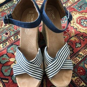 Toms wedges